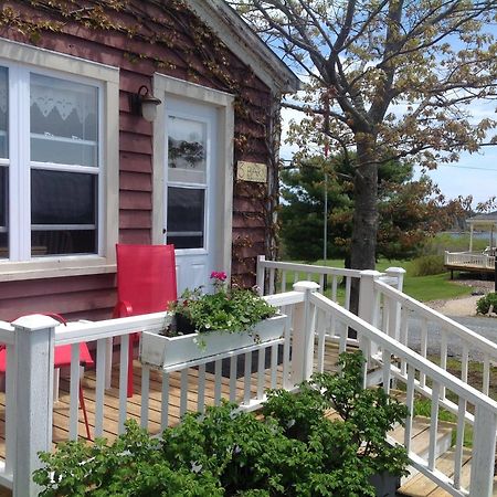 Bayview Pines Country Inn B&B マホン・ベイ エクステリア 写真