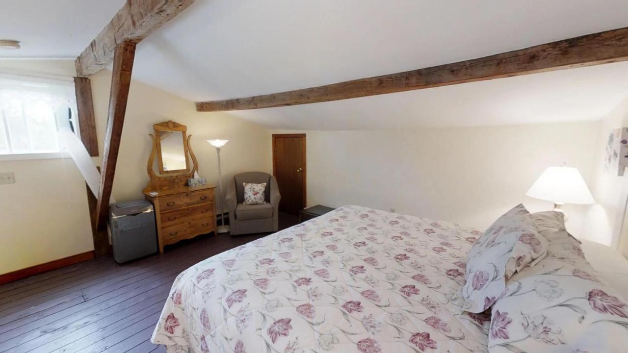 Bayview Pines Country Inn B&B マホン・ベイ エクステリア 写真