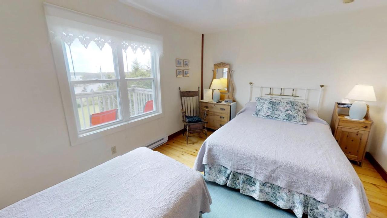 Bayview Pines Country Inn B&B マホン・ベイ エクステリア 写真