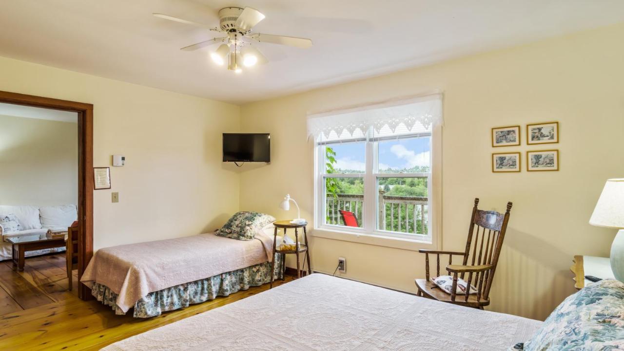 Bayview Pines Country Inn B&B マホン・ベイ エクステリア 写真
