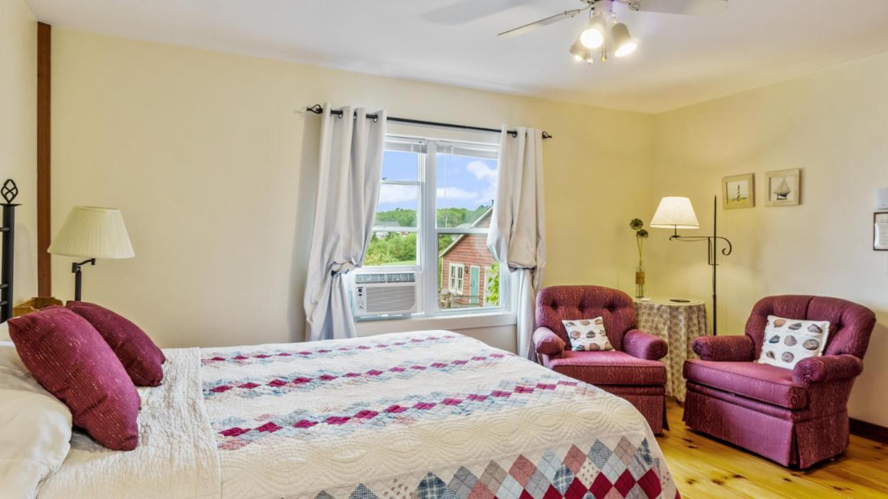 Bayview Pines Country Inn B&B マホン・ベイ エクステリア 写真