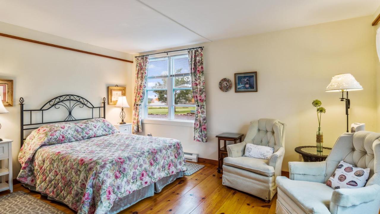 Bayview Pines Country Inn B&B マホン・ベイ エクステリア 写真