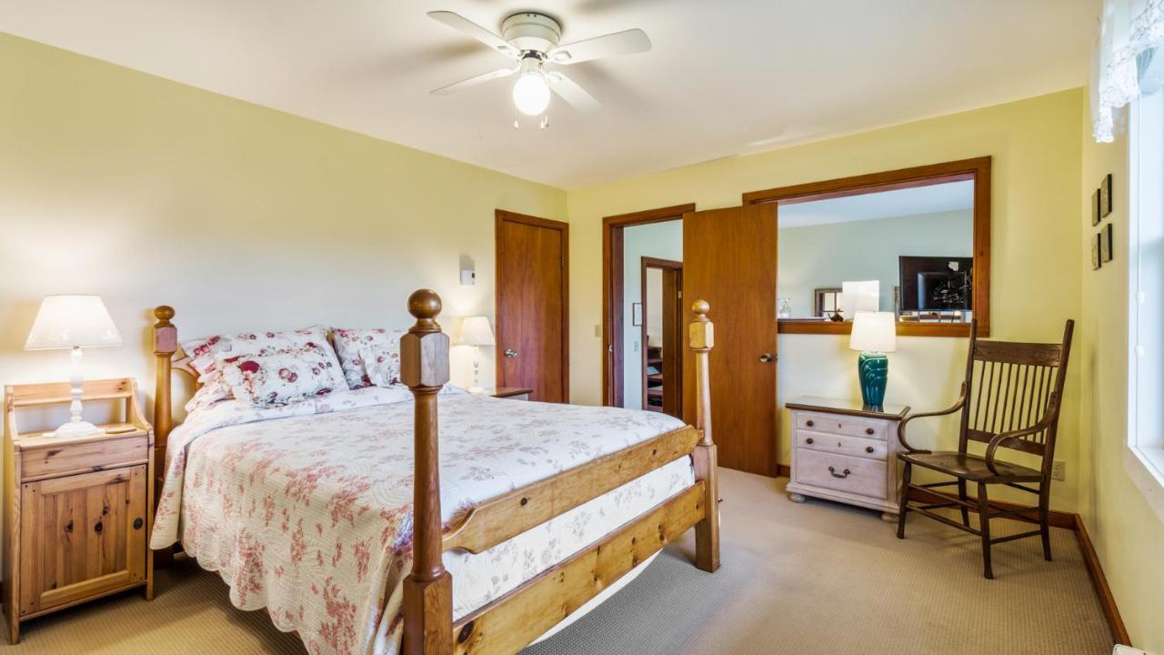 Bayview Pines Country Inn B&B マホン・ベイ エクステリア 写真