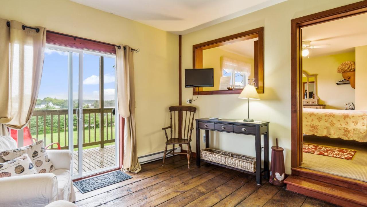 Bayview Pines Country Inn B&B マホン・ベイ エクステリア 写真