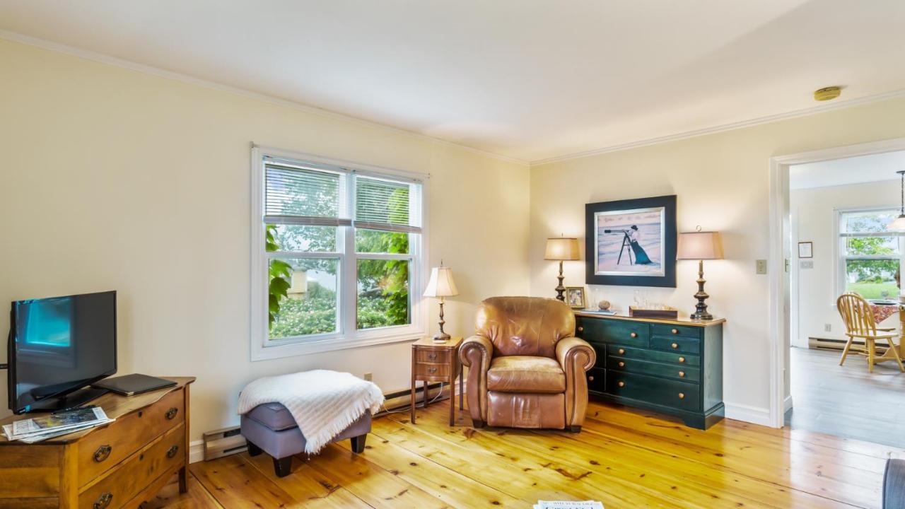 Bayview Pines Country Inn B&B マホン・ベイ エクステリア 写真