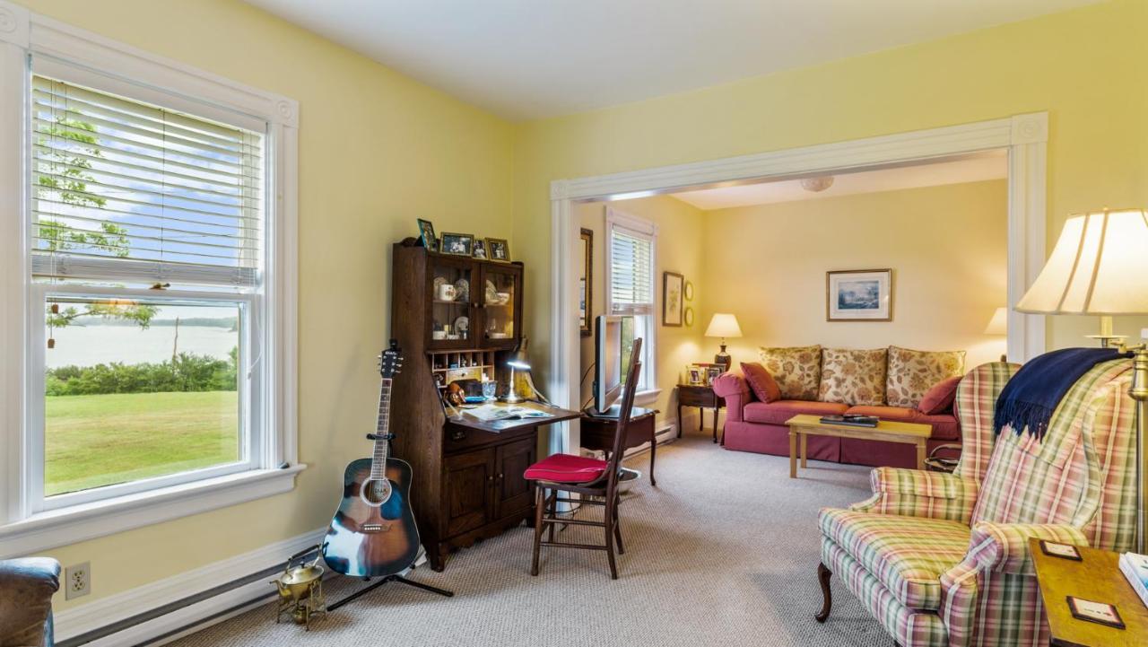 Bayview Pines Country Inn B&B マホン・ベイ エクステリア 写真