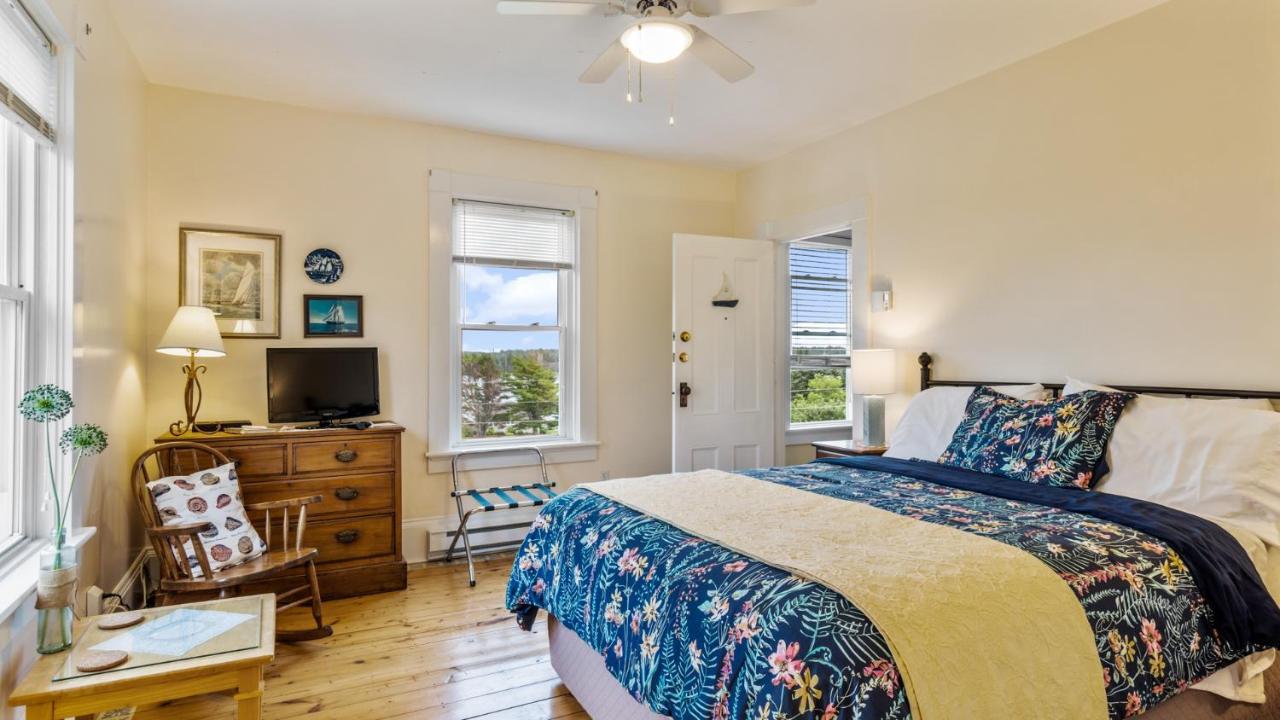 Bayview Pines Country Inn B&B マホン・ベイ エクステリア 写真
