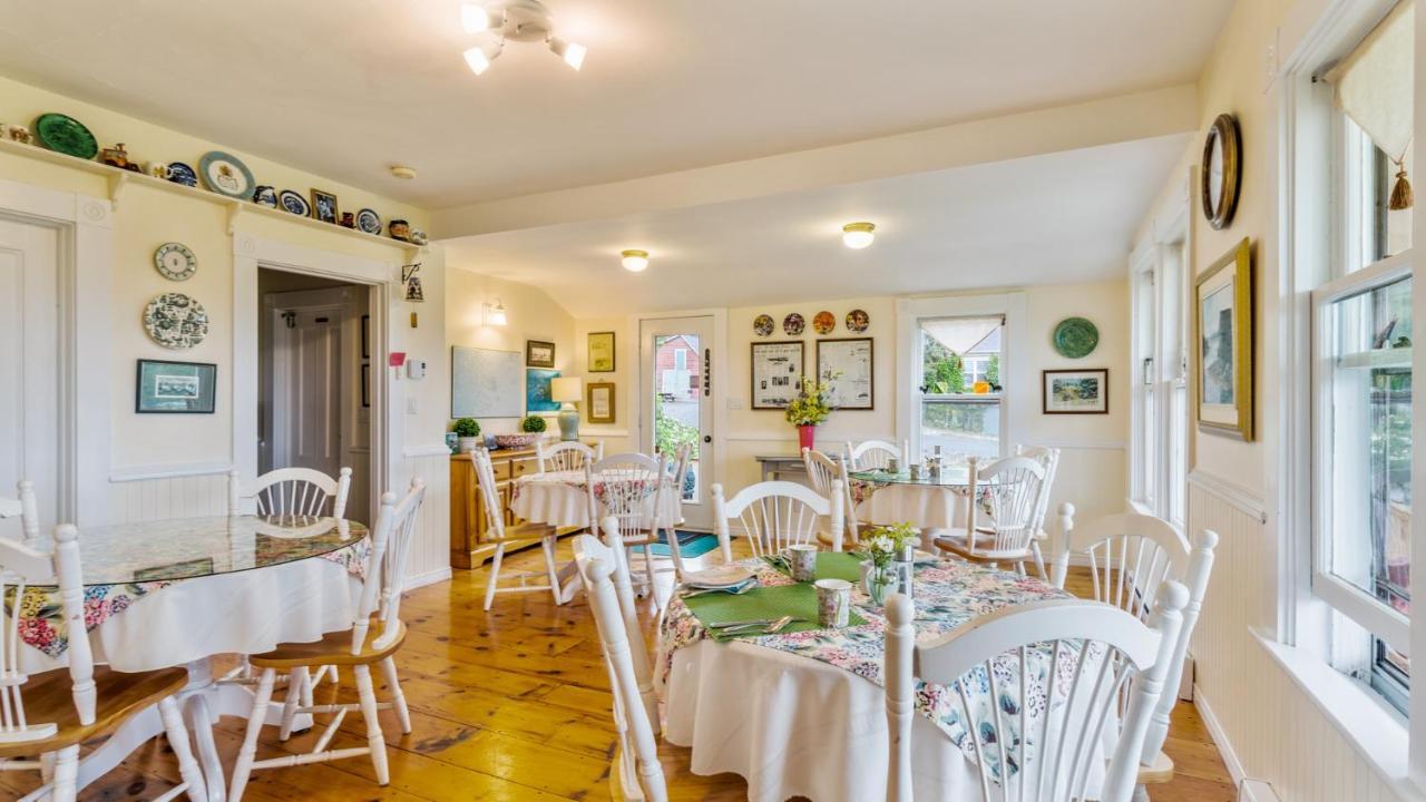 Bayview Pines Country Inn B&B マホン・ベイ エクステリア 写真