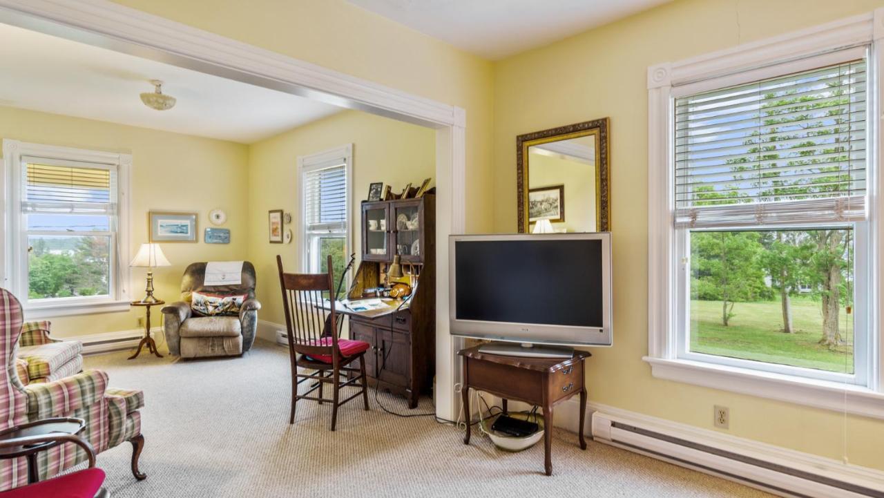 Bayview Pines Country Inn B&B マホン・ベイ エクステリア 写真