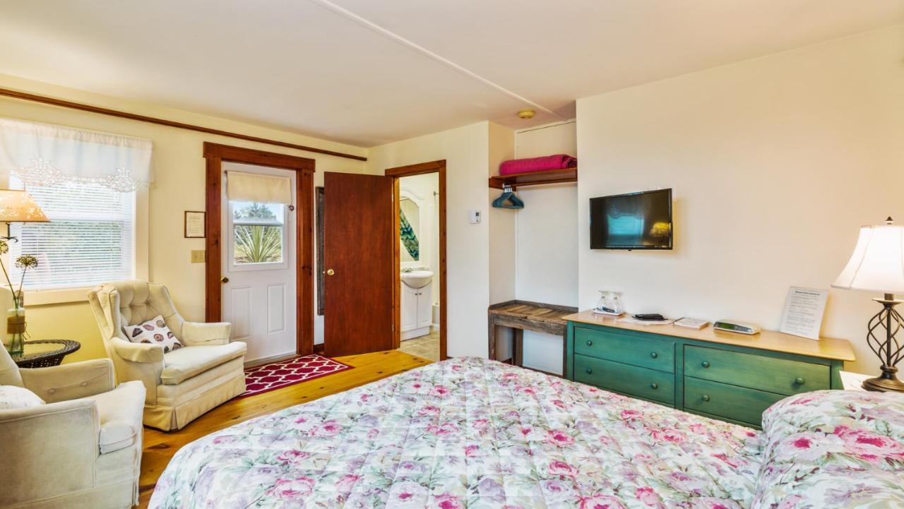 Bayview Pines Country Inn B&B マホン・ベイ エクステリア 写真