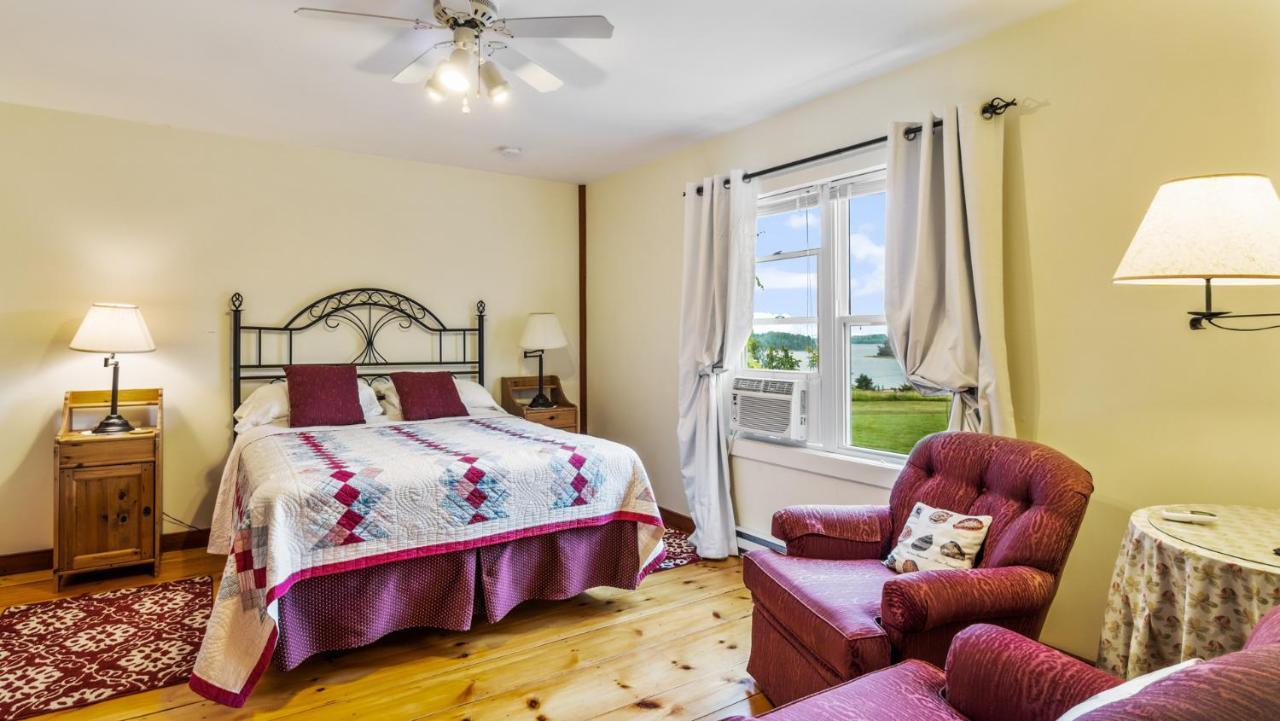 Bayview Pines Country Inn B&B マホン・ベイ エクステリア 写真