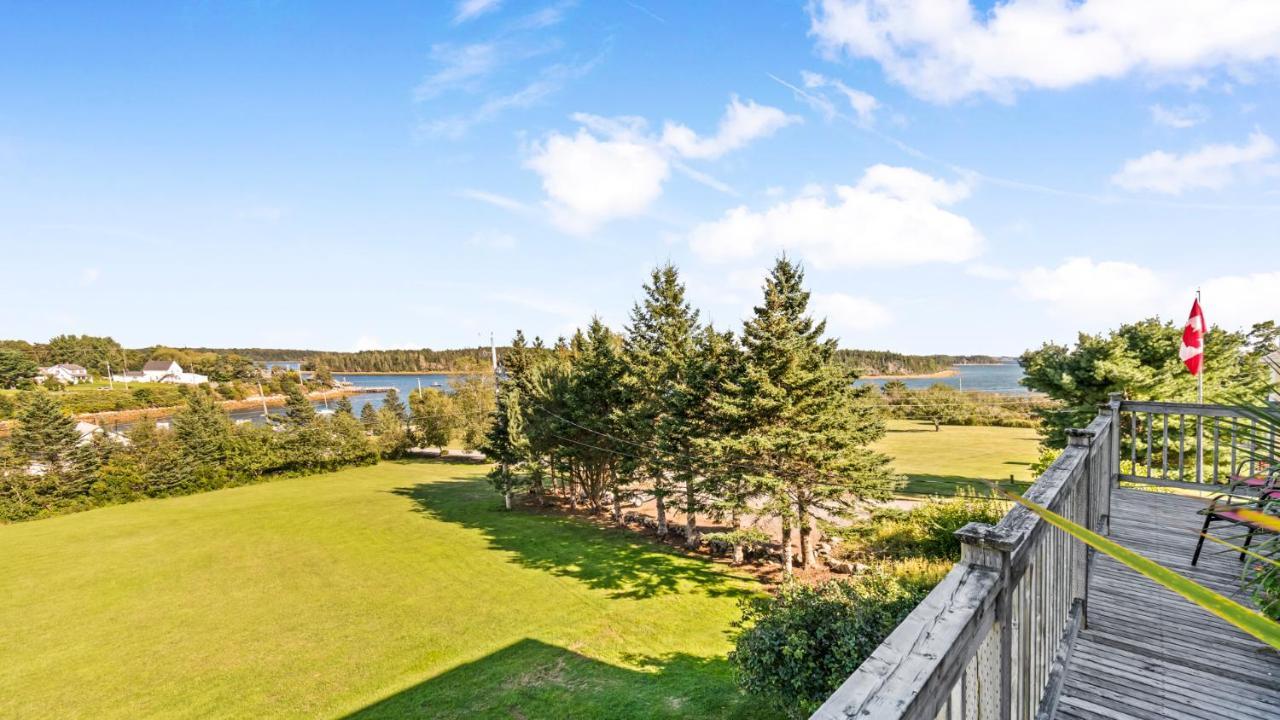 Bayview Pines Country Inn B&B マホン・ベイ エクステリア 写真