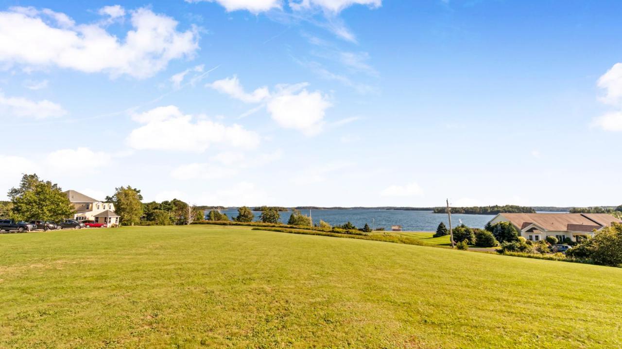Bayview Pines Country Inn B&B マホン・ベイ エクステリア 写真
