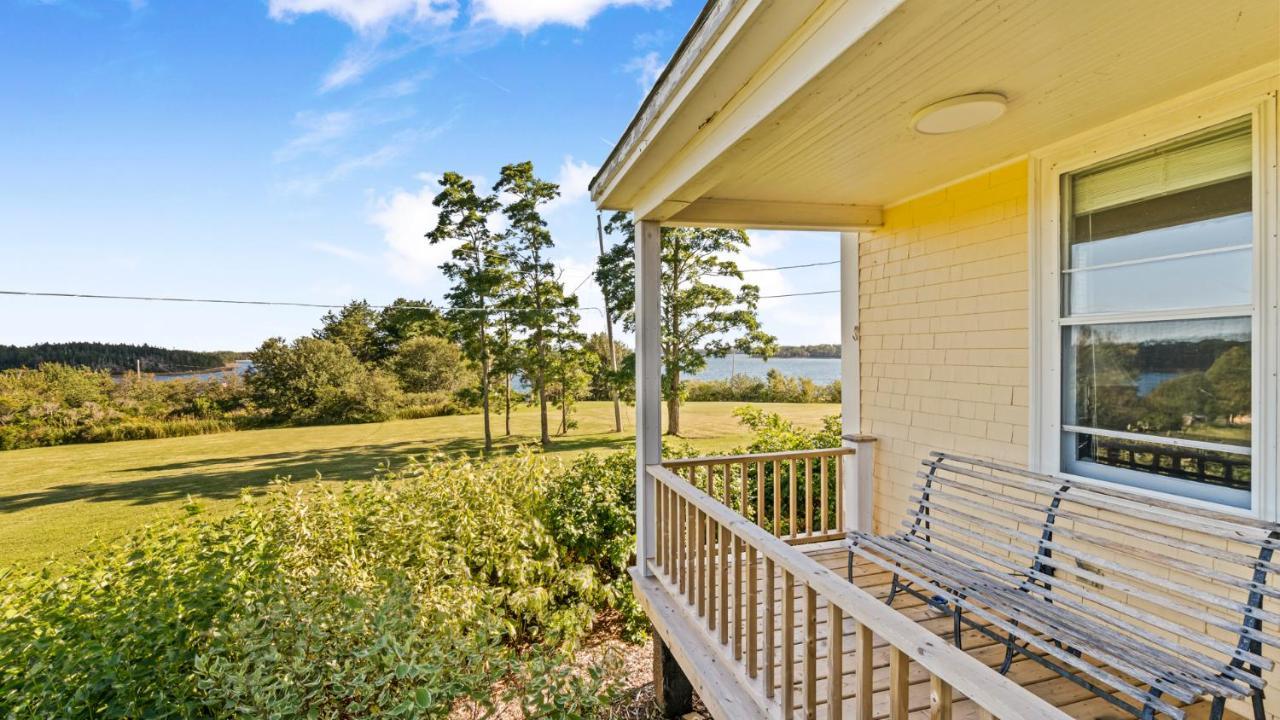 Bayview Pines Country Inn B&B マホン・ベイ エクステリア 写真