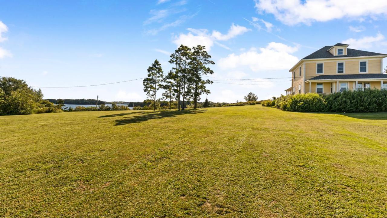 Bayview Pines Country Inn B&B マホン・ベイ エクステリア 写真