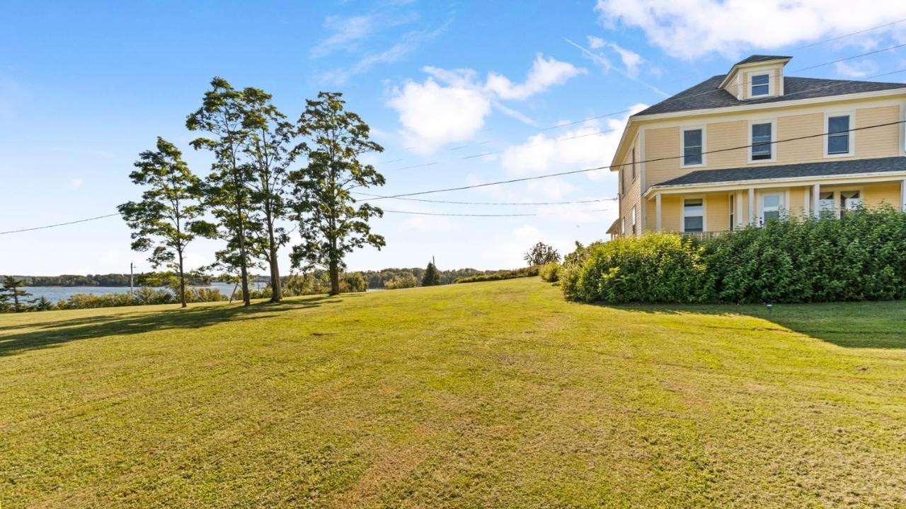 Bayview Pines Country Inn B&B マホン・ベイ エクステリア 写真