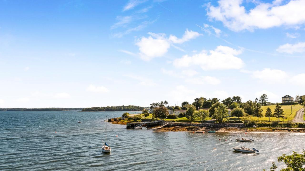Bayview Pines Country Inn B&B マホン・ベイ エクステリア 写真