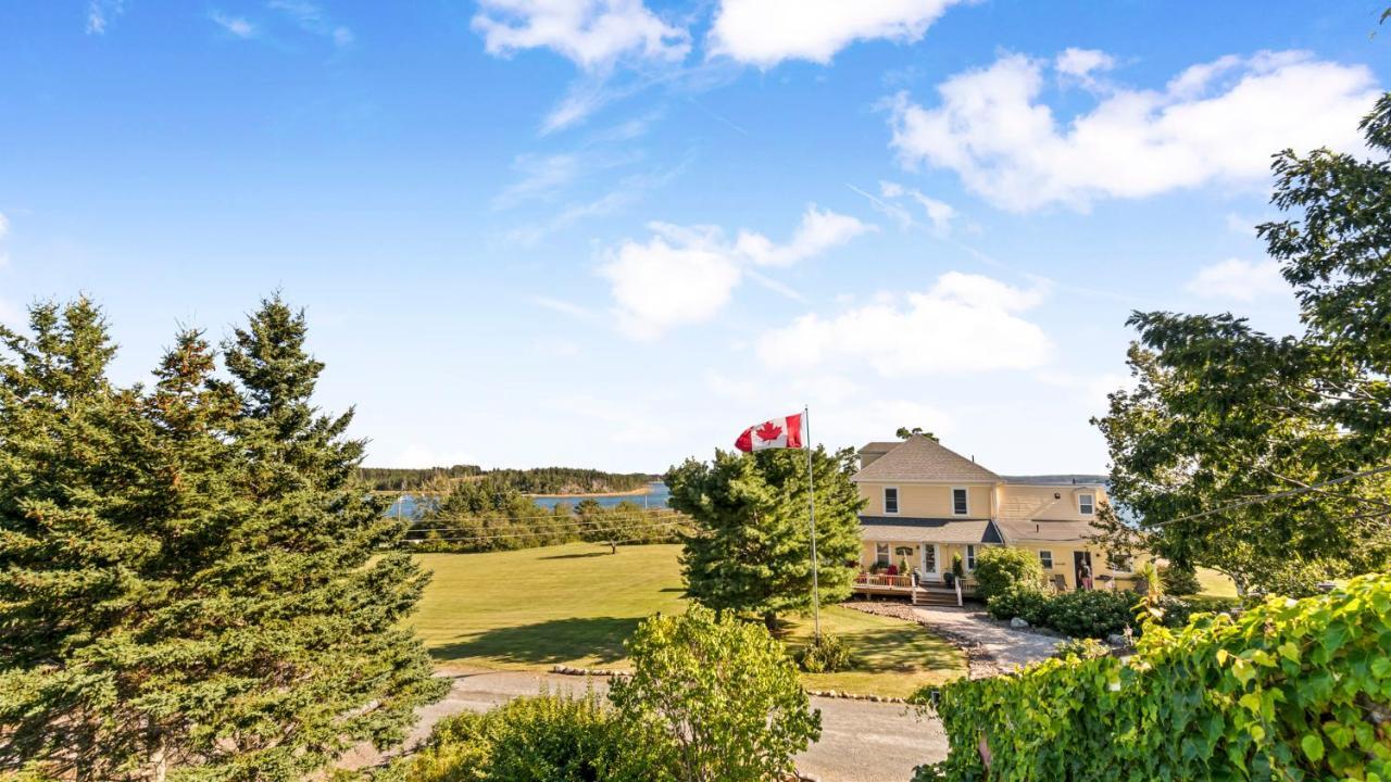 Bayview Pines Country Inn B&B マホン・ベイ エクステリア 写真