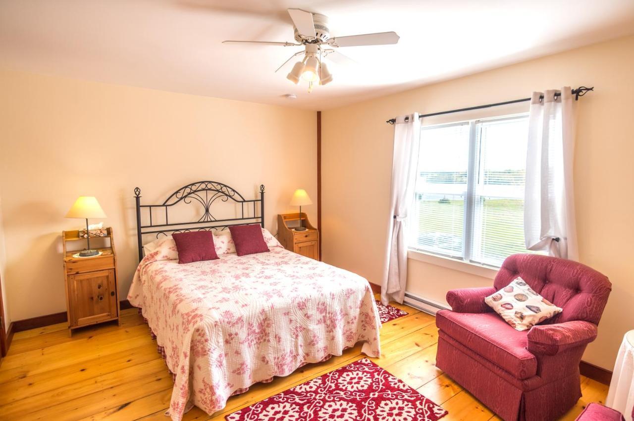Bayview Pines Country Inn B&B マホン・ベイ エクステリア 写真