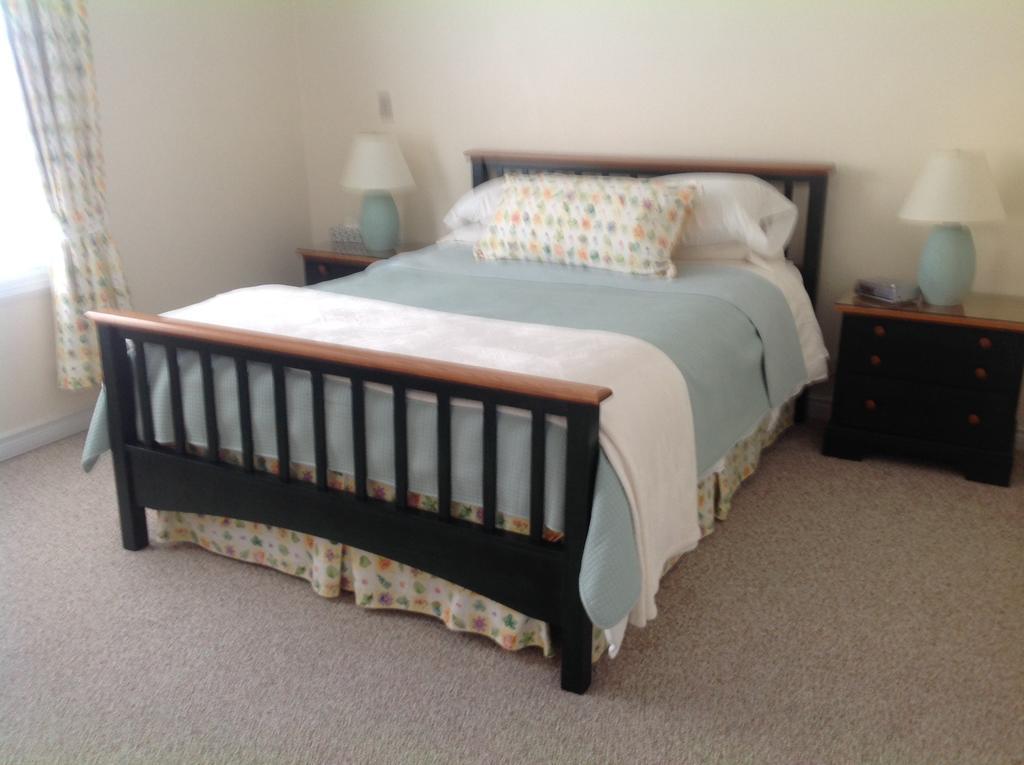 Bayview Pines Country Inn B&B マホン・ベイ エクステリア 写真