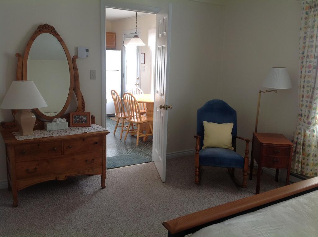 Bayview Pines Country Inn B&B マホン・ベイ エクステリア 写真