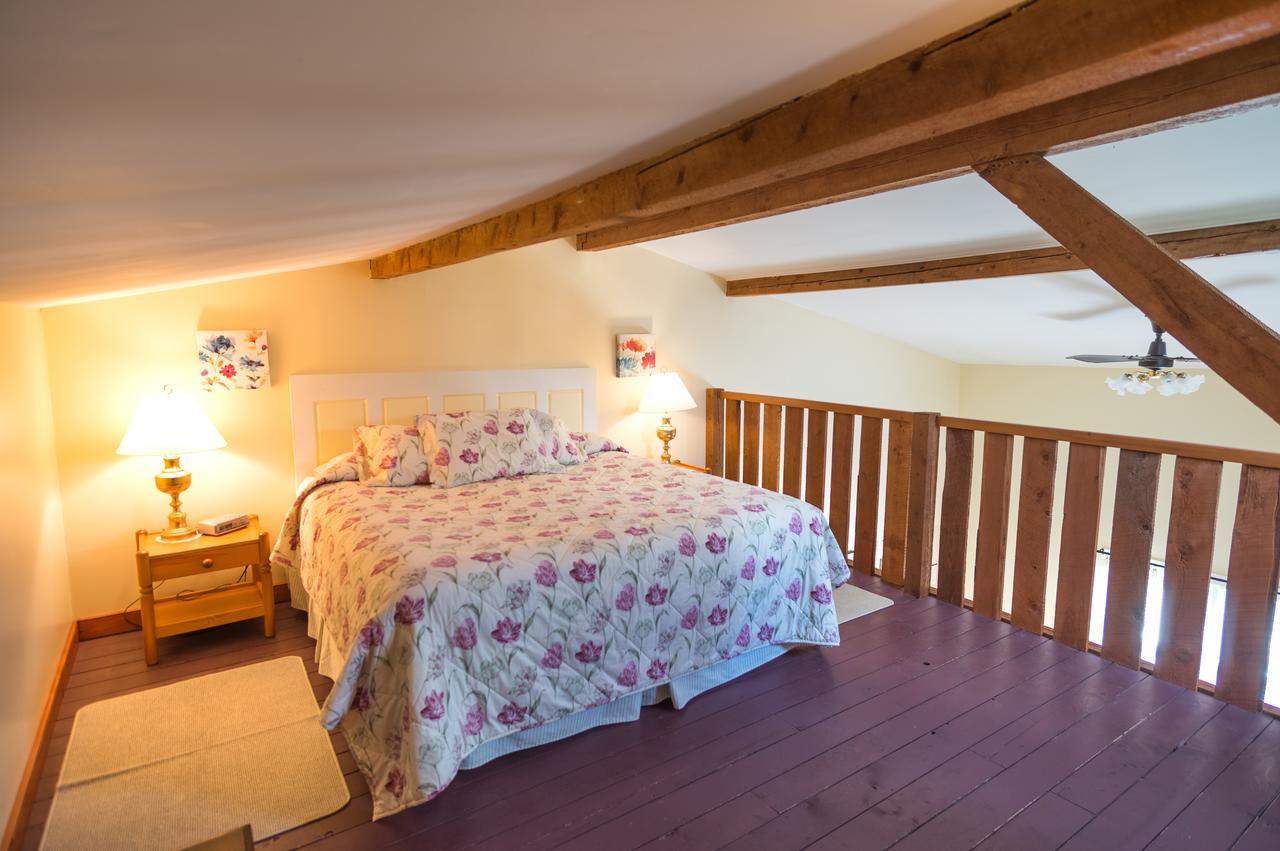 Bayview Pines Country Inn B&B マホン・ベイ エクステリア 写真