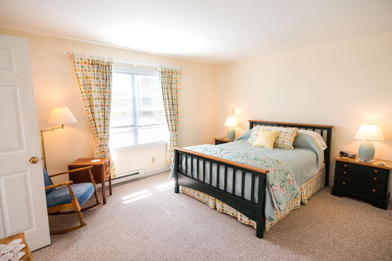 Bayview Pines Country Inn B&B マホン・ベイ エクステリア 写真
