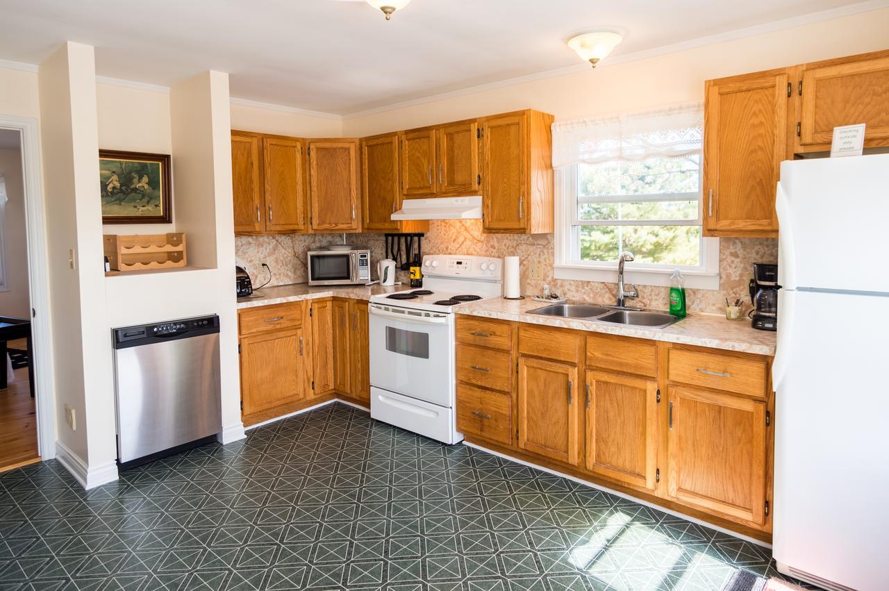 Bayview Pines Country Inn B&B マホン・ベイ エクステリア 写真
