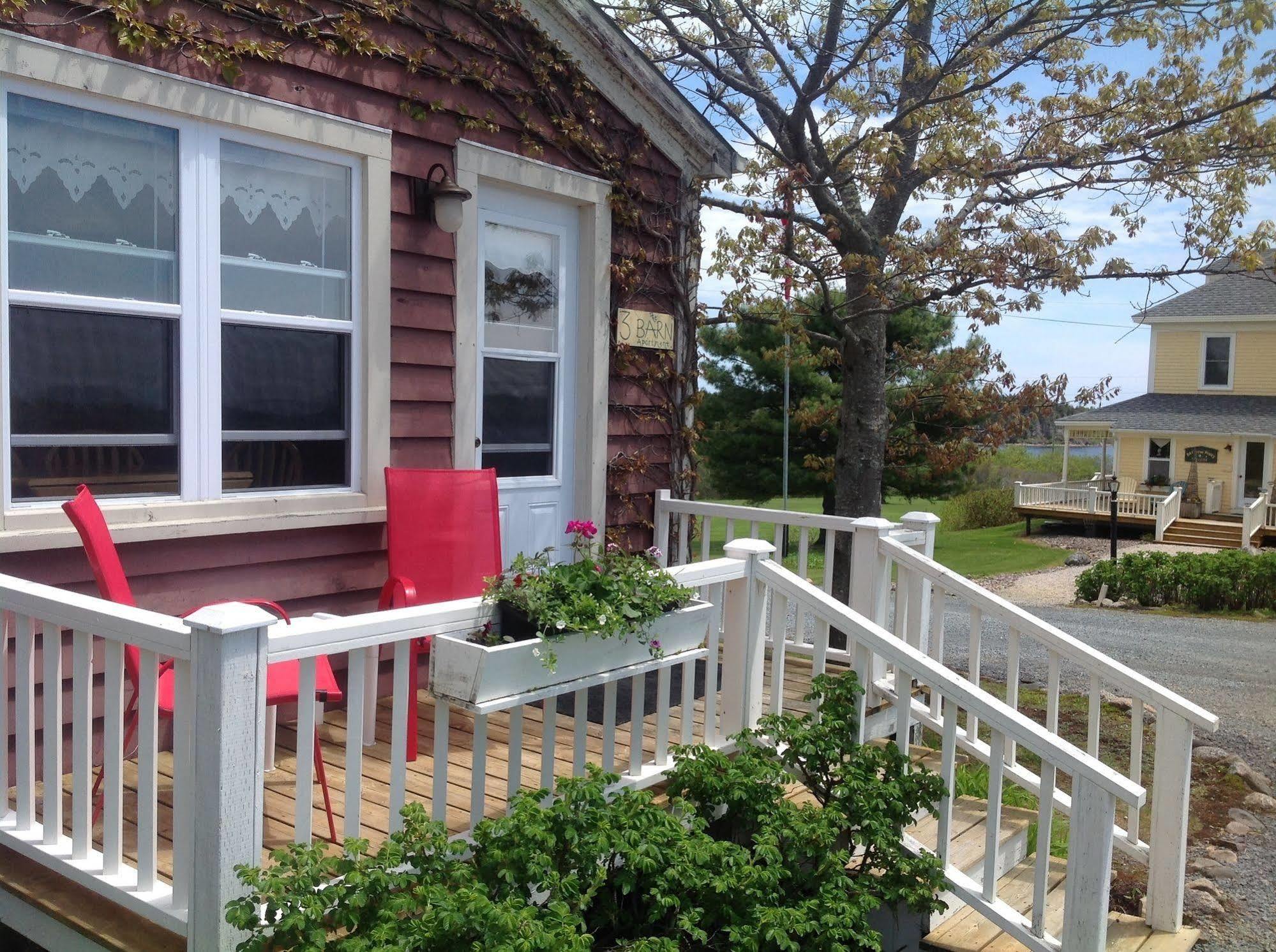 Bayview Pines Country Inn B&B マホン・ベイ エクステリア 写真